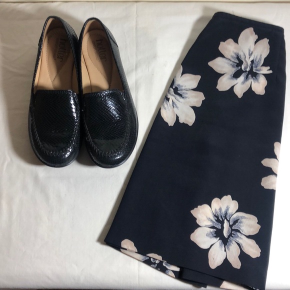 Loafers,Shiny Black, Snake Skin Pattern, US size 7 - Picture 2 of 2